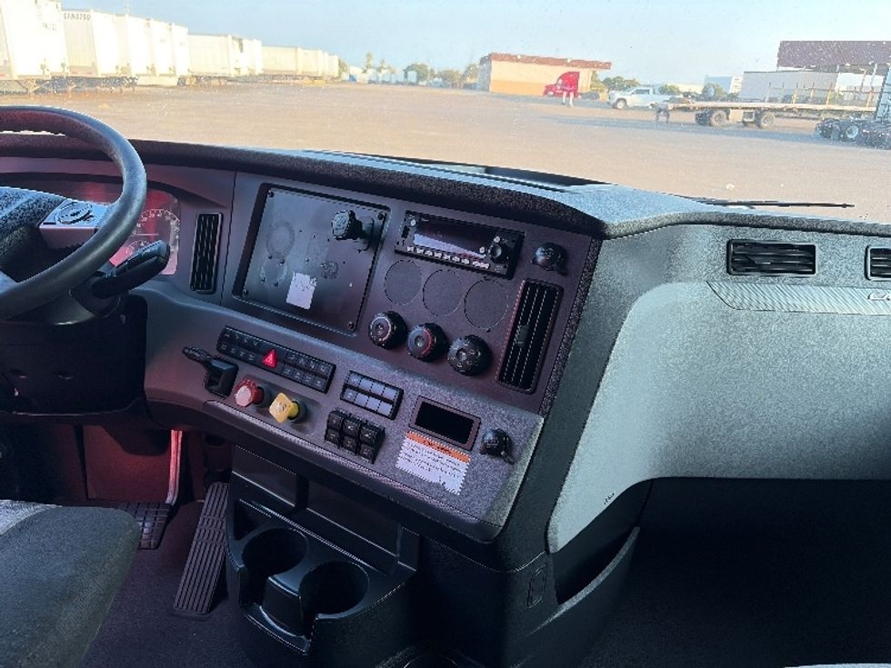 Sleeper Tractor-Heavy Duty Tractors-Freightliner-2022-T12664ST-Laredo-TX-713,583\n\t\tmiles-$ 55,500 - Image 12