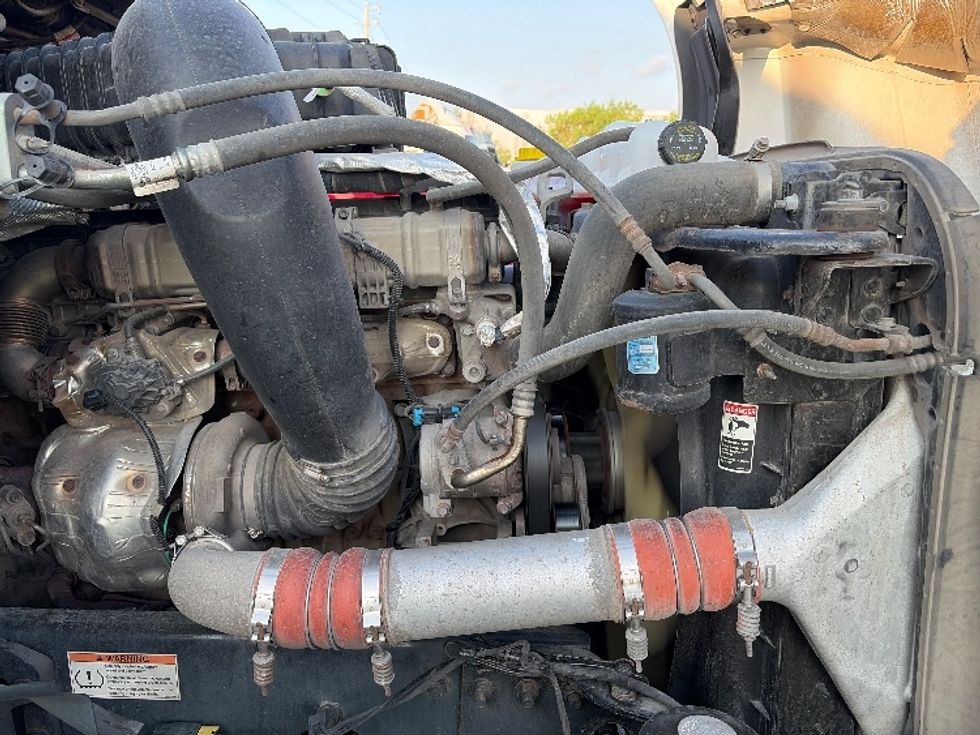 Sleeper Tractor-Heavy Duty Tractors-Freightliner-2022-T12664ST-Laredo-TX-713,583\n\t\tmiles-$ 55,500 - Image 20