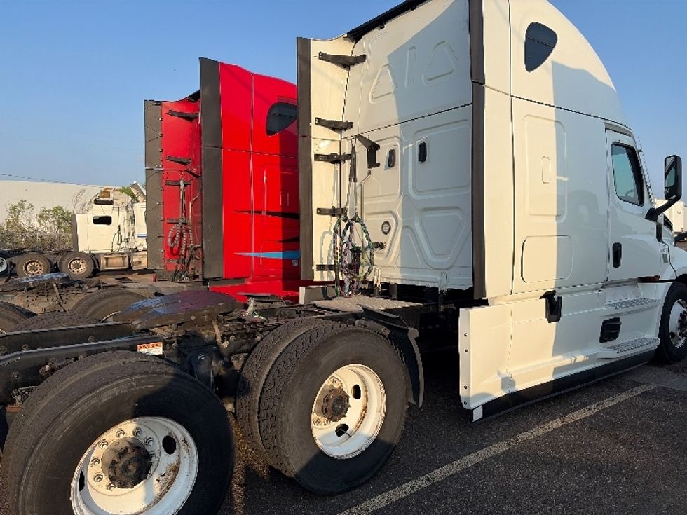 Sleeper Tractor-Heavy Duty Tractors-Freightliner-2022-T12664ST-Laredo-TX-713,583\n\t\tmiles-$ 55,500 - Image 7