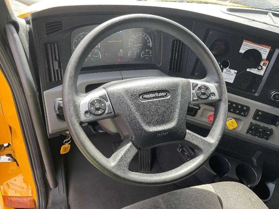 Sleeper Tractor-Heavy Duty Tractors-Freightliner-2022-T12664ST-Las Vegas-NV-322,588\n\t\tmiles-$ 92,500 - Image 10