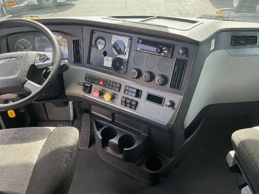 Sleeper Tractor-Heavy Duty Tractors-Freightliner-2022-T12664ST-Las Vegas-NV-322,588\n\t\tmiles-$ 92,500 - Image 12