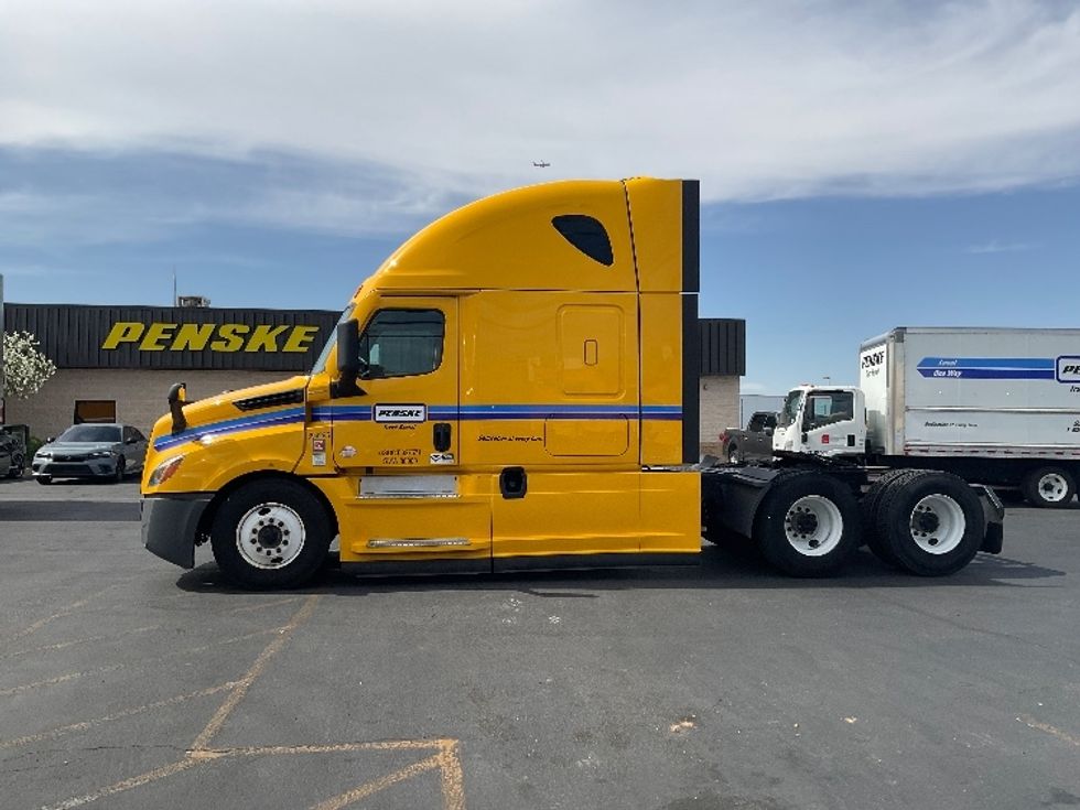 Sleeper Tractor-Heavy Duty Tractors-Freightliner-2022-T12664ST-Las Vegas-NV-322,588\n\t\tmiles-$ 92,500 - Image 4