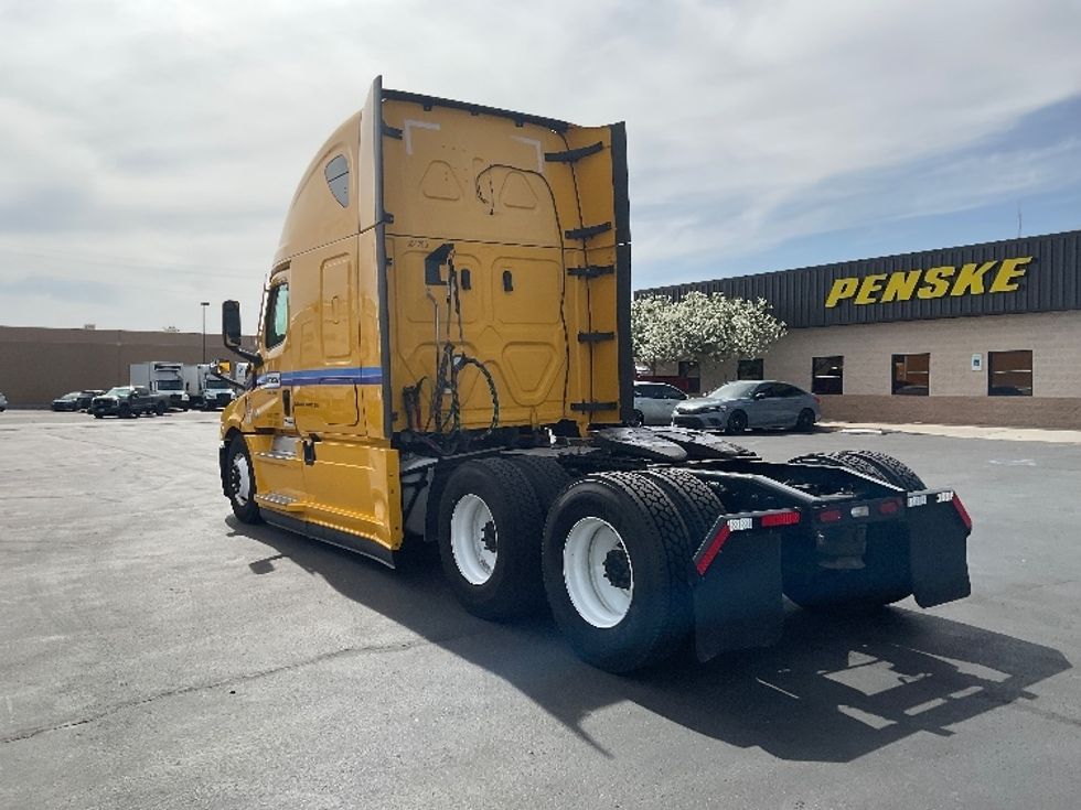 Sleeper Tractor-Heavy Duty Tractors-Freightliner-2022-T12664ST-Las Vegas-NV-322,588\n\t\tmiles-$ 92,500 - Image 5