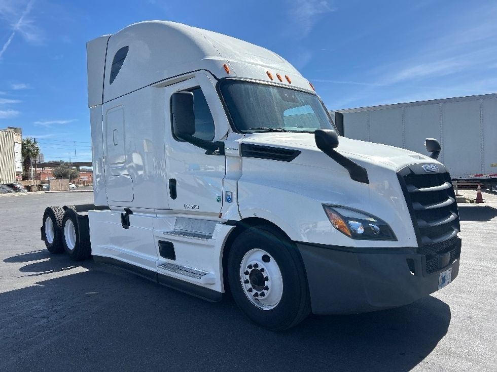 Sleeper Tractor-Heavy Duty Tractors-Freightliner-2022-T12664ST-Las Vegas-NV-341,879\n\t\tmiles-$ 89,500 - Image 1