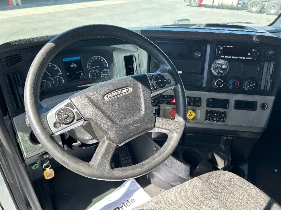 Sleeper Tractor-Heavy Duty Tractors-Freightliner-2022-T12664ST-Las Vegas-NV-341,879\n\t\tmiles-$ 89,500 - Image 11