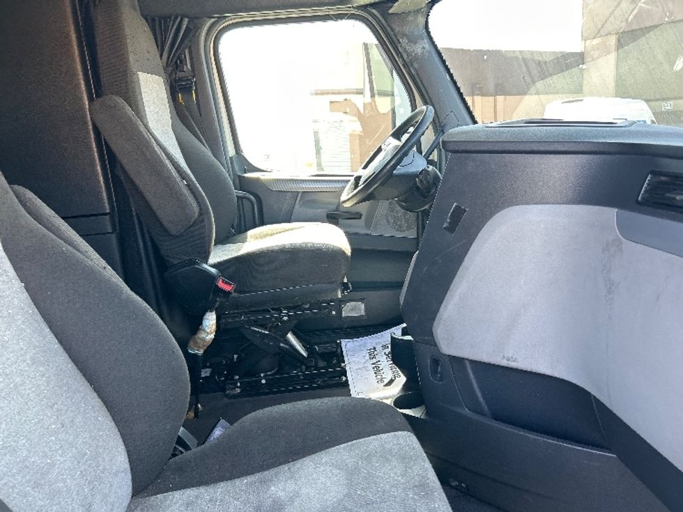 Sleeper Tractor-Heavy Duty Tractors-Freightliner-2022-T12664ST-Las Vegas-NV-341,879\n\t\tmiles-$ 89,500 - Image 15