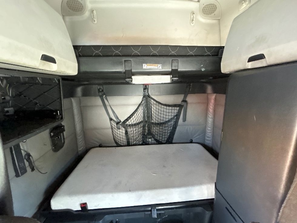 Sleeper Tractor-Heavy Duty Tractors-Freightliner-2022-T12664ST-Las Vegas-NV-341,879\n\t\tmiles-$ 89,500 - Image 16