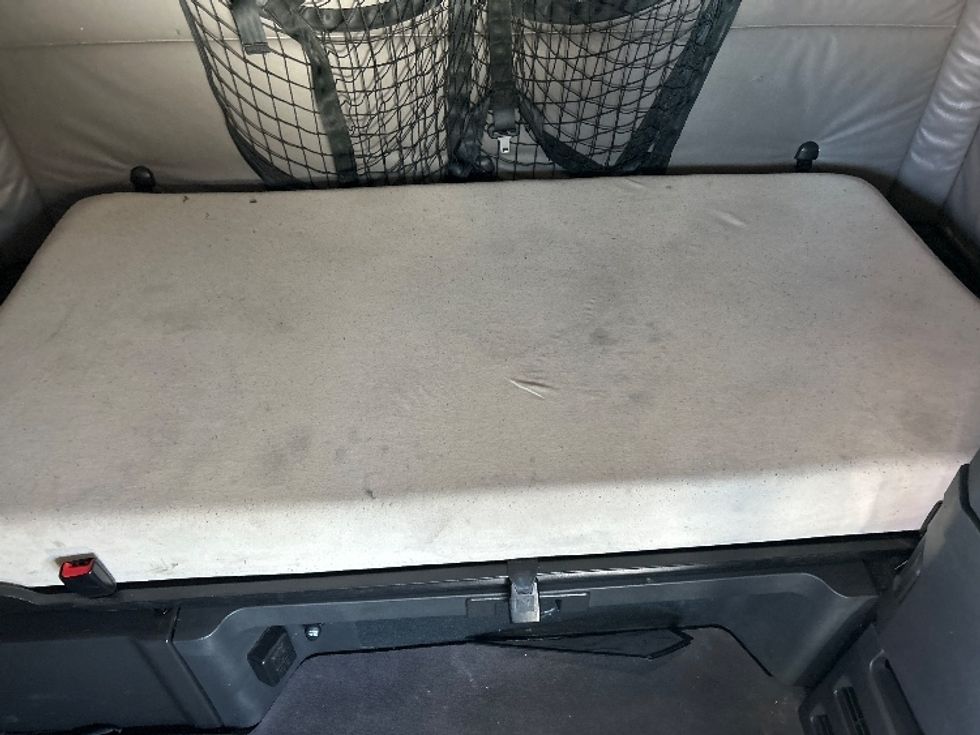 Sleeper Tractor-Heavy Duty Tractors-Freightliner-2022-T12664ST-Las Vegas-NV-341,879\n\t\tmiles-$ 89,500 - Image 17