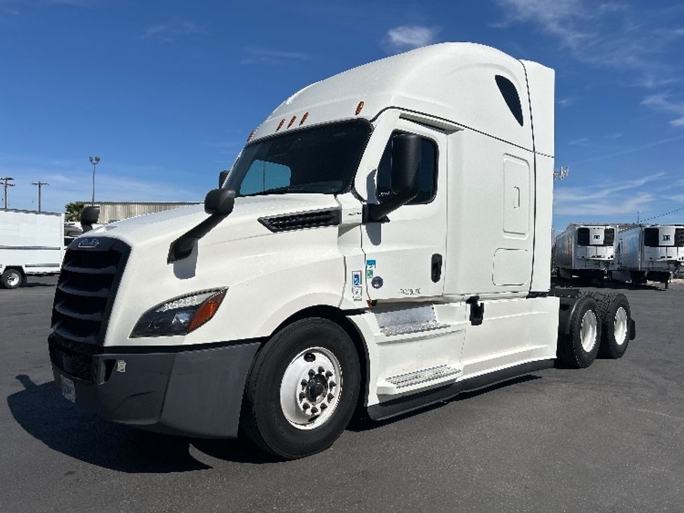 Sleeper Tractor-Heavy Duty Tractors-Freightliner-2022-T12664ST-Las Vegas-NV-341,879\n\t\tmiles-$ 89,500 - Image 3