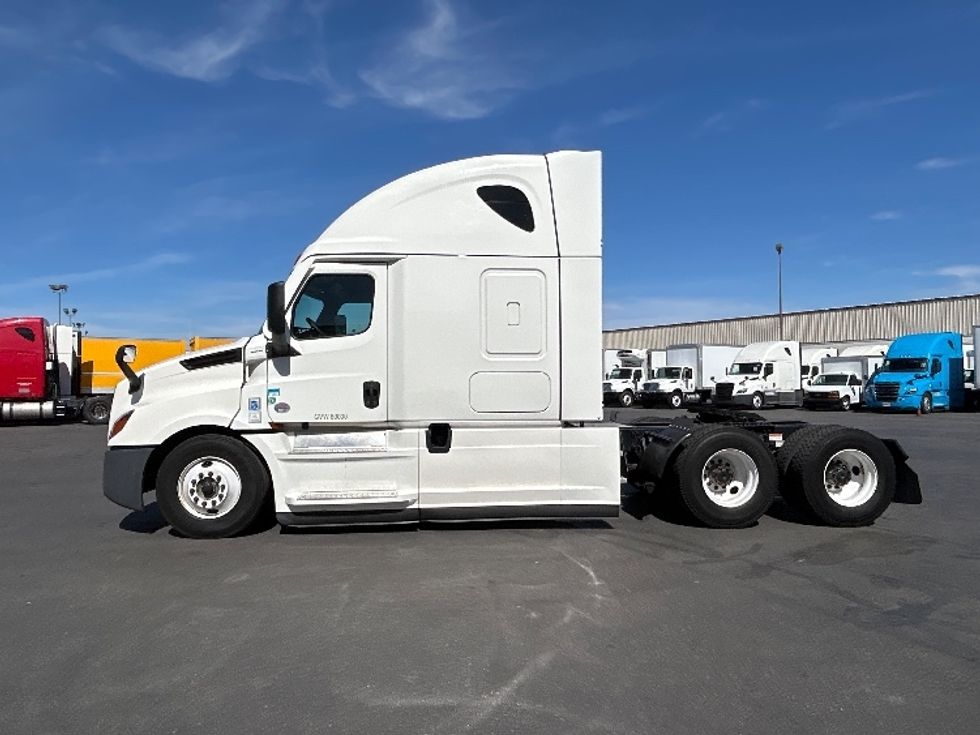 Sleeper Tractor-Heavy Duty Tractors-Freightliner-2022-T12664ST-Las Vegas-NV-341,879\n\t\tmiles-$ 89,500 - Image 4