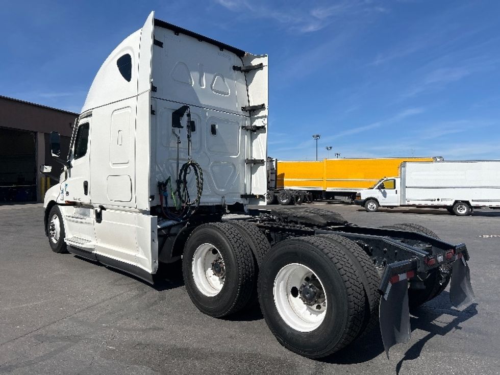 Sleeper Tractor-Heavy Duty Tractors-Freightliner-2022-T12664ST-Las Vegas-NV-341,879\n\t\tmiles-$ 89,500 - Image 5