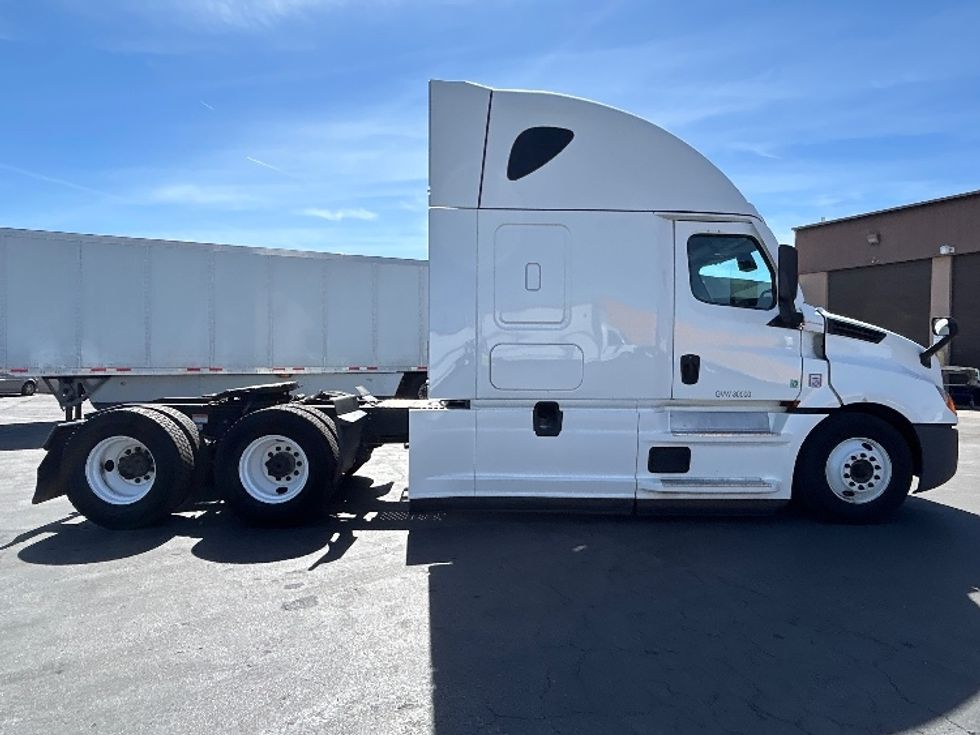 Sleeper Tractor-Heavy Duty Tractors-Freightliner-2022-T12664ST-Las Vegas-NV-341,879\n\t\tmiles-$ 89,500 - Image 8