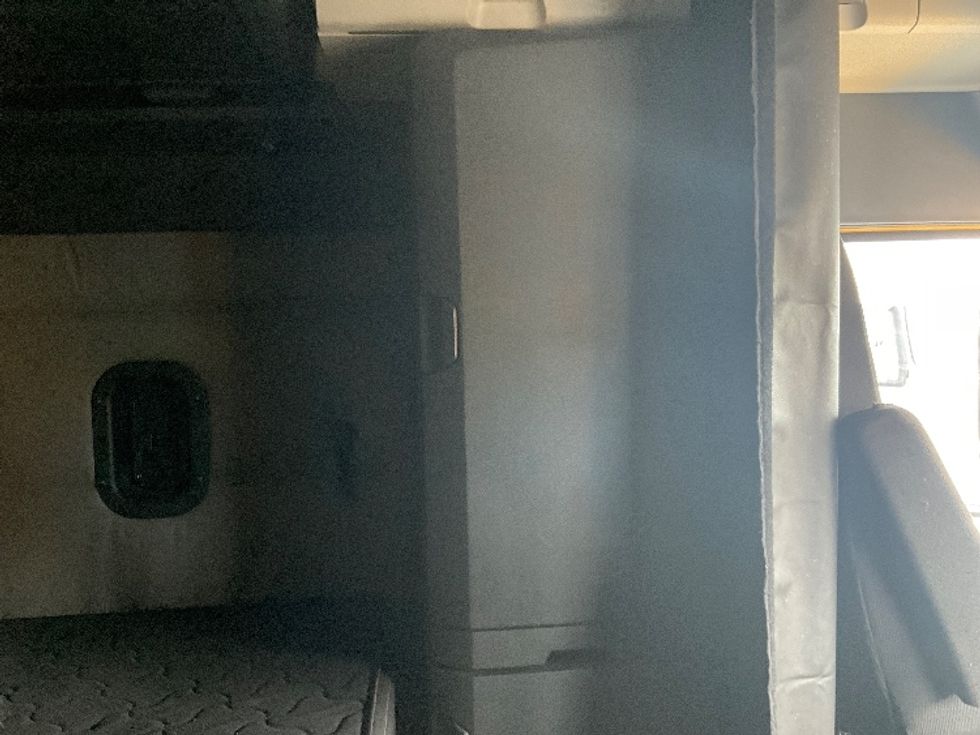 Sleeper Tractor-Heavy Duty Tractors-Freightliner-2022-T12664ST-Las Vegas-NV-381,252\n\t\tmiles-$ 81,250 - Image 18