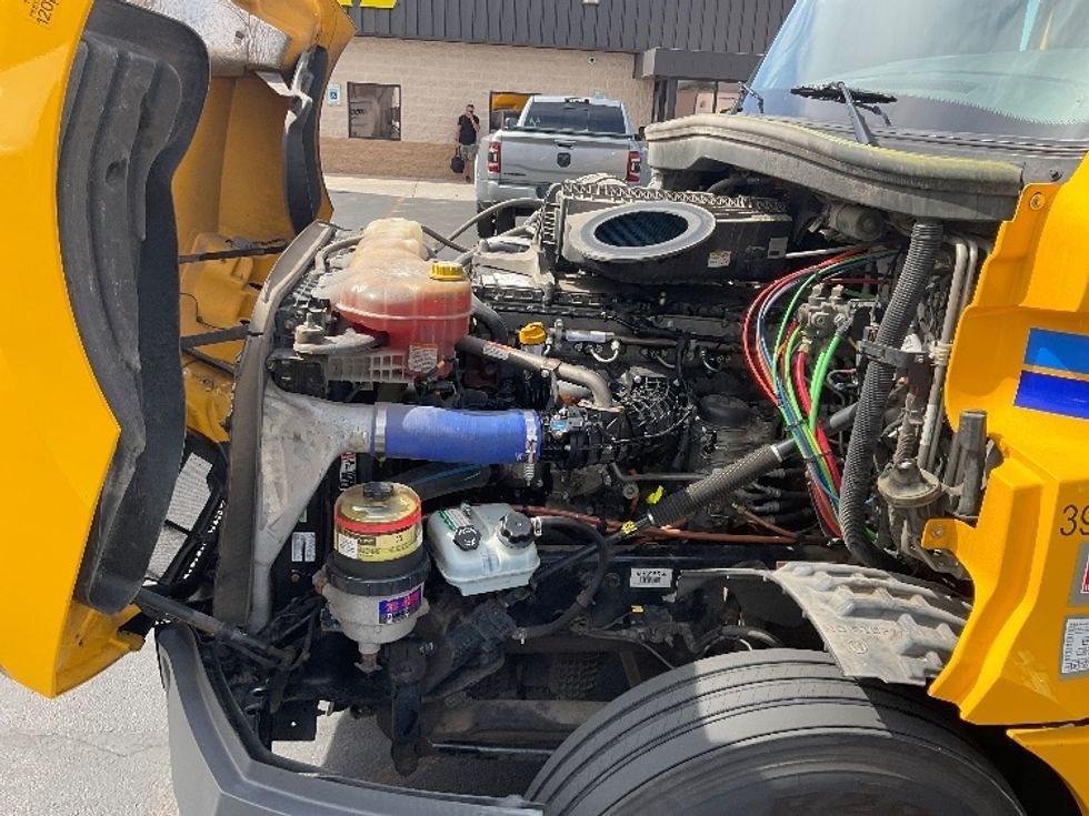 Sleeper Tractor-Heavy Duty Tractors-Freightliner-2022-T12664ST-Las Vegas-NV-381,252\n\t\tmiles-$ 81,250 - Image 21