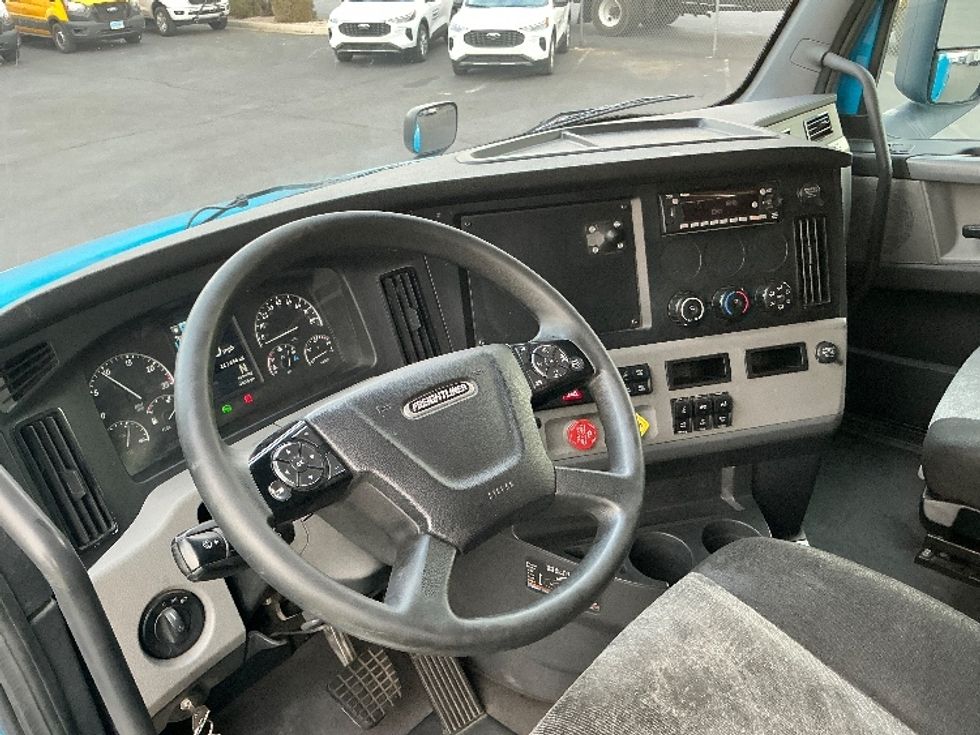 Sleeper Tractor-Heavy Duty Tractors-Freightliner-2022-T12664ST-Las Vegas-NV-443,854\n\t\tmiles-$ 77,750 - Image 10