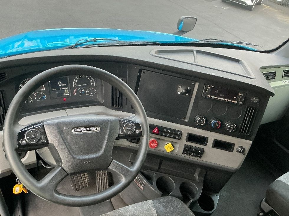 Sleeper Tractor-Heavy Duty Tractors-Freightliner-2022-T12664ST-Las Vegas-NV-443,854\n\t\tmiles-$ 77,750 - Image 11