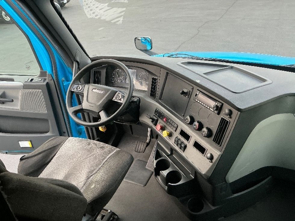 Sleeper Tractor-Heavy Duty Tractors-Freightliner-2022-T12664ST-Las Vegas-NV-443,854\n\t\tmiles-$ 77,750 - Image 12