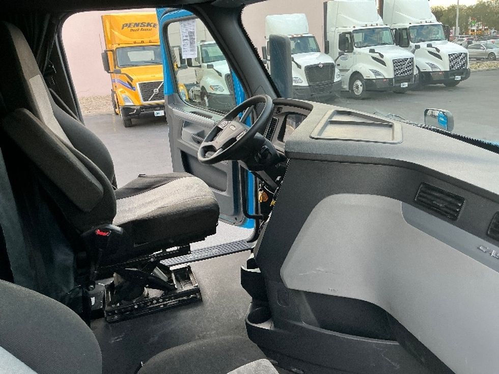 Sleeper Tractor-Heavy Duty Tractors-Freightliner-2022-T12664ST-Las Vegas-NV-443,854\n\t\tmiles-$ 77,750 - Image 15