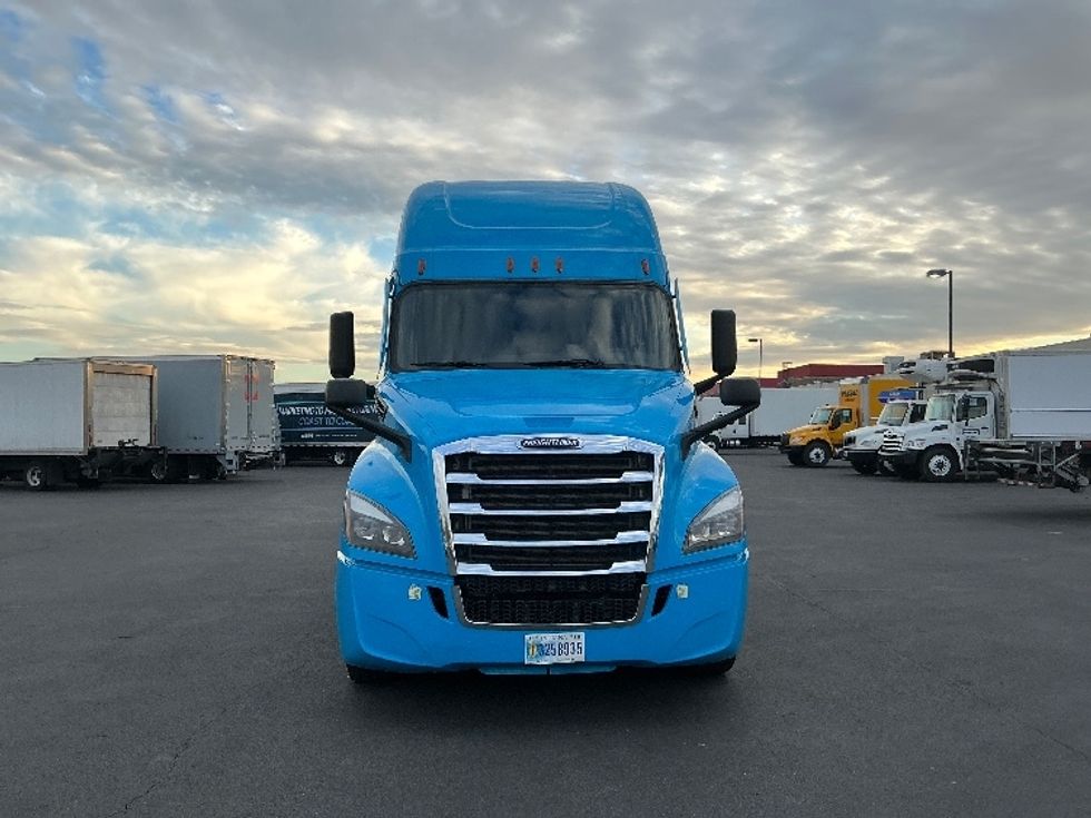 Sleeper Tractor-Heavy Duty Tractors-Freightliner-2022-T12664ST-Las Vegas-NV-443,854\n\t\tmiles-$ 77,750 - Image 2