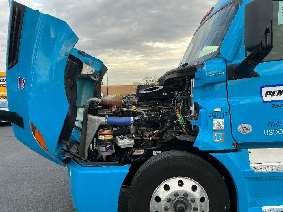 Sleeper Tractor-Heavy Duty Tractors-Freightliner-2022-T12664ST-Las Vegas-NV-443,854\n\t\tmiles-$ 77,750 - Image 21