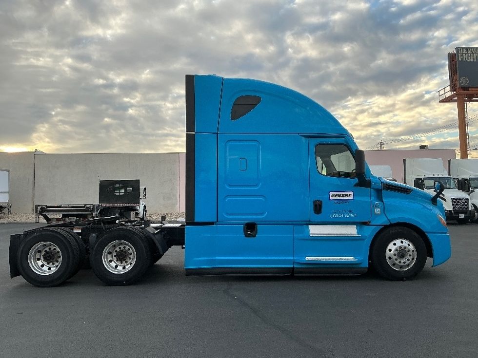 Sleeper Tractor-Heavy Duty Tractors-Freightliner-2022-T12664ST-Las Vegas-NV-443,854\n\t\tmiles-$ 77,750 - Image 8