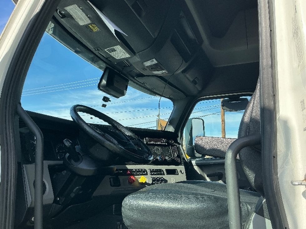 Sleeper Tractor-Heavy Duty Tractors-Freightliner-2022-T12664ST-Las Vegas-NV-600,906\n\t\tmiles-$ 63,500 - Image 10