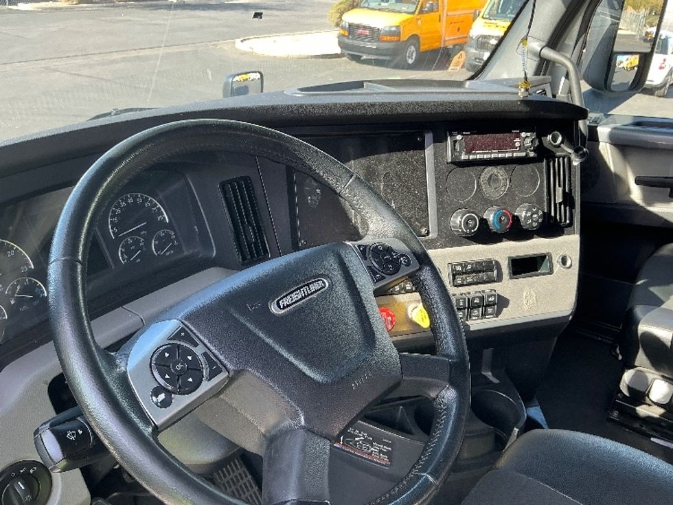 Sleeper Tractor-Heavy Duty Tractors-Freightliner-2022-T12664ST-Las Vegas-NV-600,906\n\t\tmiles-$ 63,500 - Image 11