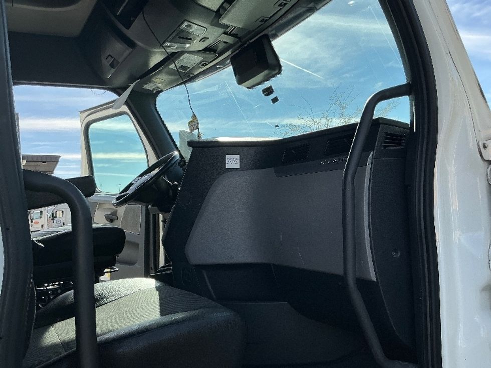 Sleeper Tractor-Heavy Duty Tractors-Freightliner-2022-T12664ST-Las Vegas-NV-600,906\n\t\tmiles-$ 63,500 - Image 14