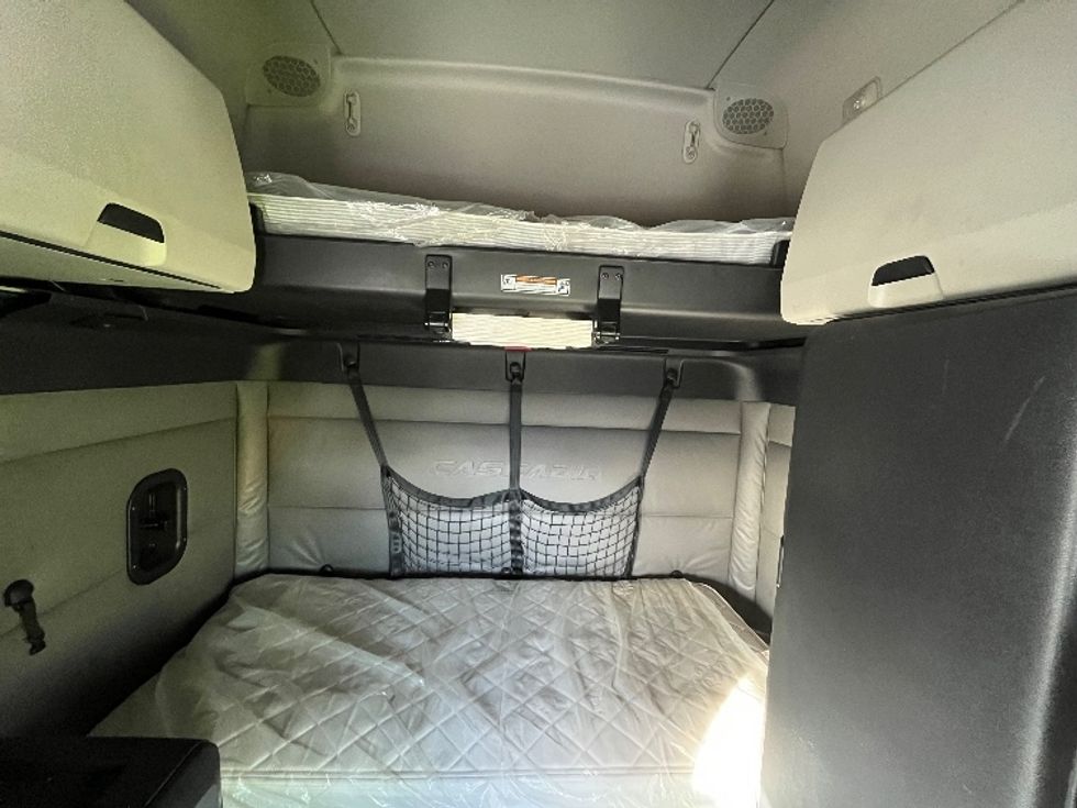 Sleeper Tractor-Heavy Duty Tractors-Freightliner-2022-T12664ST-Las Vegas-NV-600,906\n\t\tmiles-$ 63,500 - Image 17