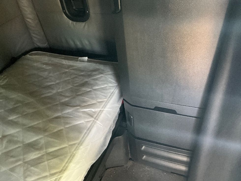 Sleeper Tractor-Heavy Duty Tractors-Freightliner-2022-T12664ST-Las Vegas-NV-600,906\n\t\tmiles-$ 63,500 - Image 18