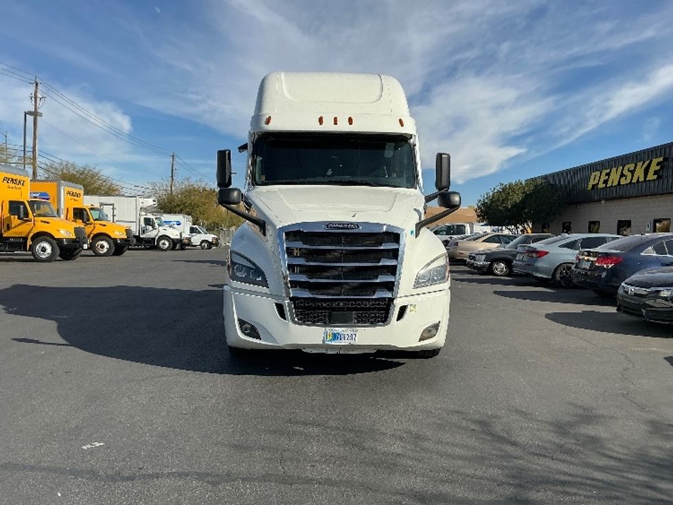 Sleeper Tractor-Heavy Duty Tractors-Freightliner-2022-T12664ST-Las Vegas-NV-600,906\n\t\tmiles-$ 63,500 - Image 2