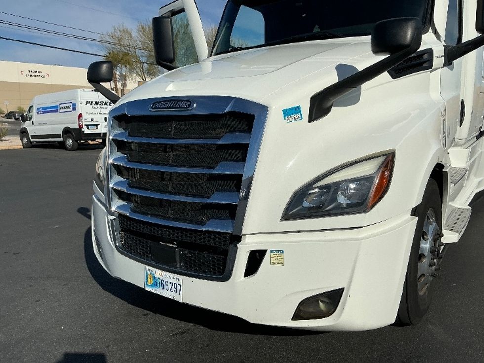 Sleeper Tractor-Heavy Duty Tractors-Freightliner-2022-T12664ST-Las Vegas-NV-600,906\n\t\tmiles-$ 63,500 - Image 21