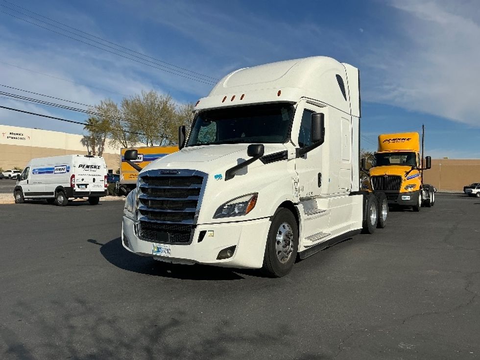 Sleeper Tractor-Heavy Duty Tractors-Freightliner-2022-T12664ST-Las Vegas-NV-600,906\n\t\tmiles-$ 63,500 - Image 3