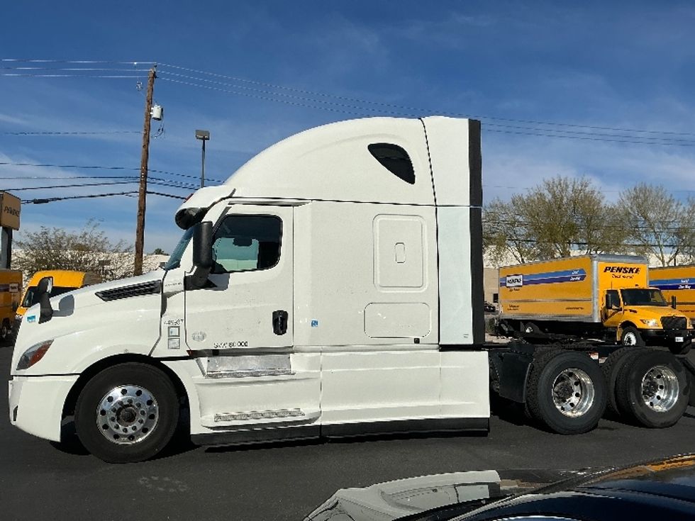 Sleeper Tractor-Heavy Duty Tractors-Freightliner-2022-T12664ST-Las Vegas-NV-600,906\n\t\tmiles-$ 63,500 - Image 4