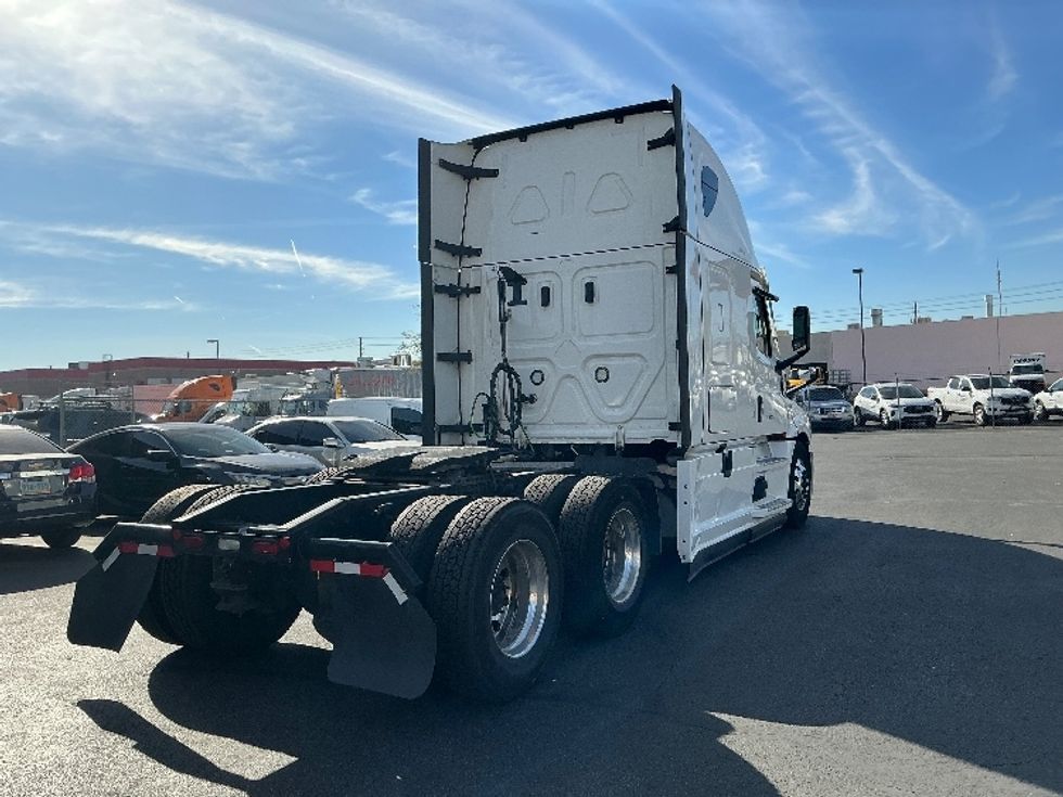 Sleeper Tractor-Heavy Duty Tractors-Freightliner-2022-T12664ST-Las Vegas-NV-600,906\n\t\tmiles-$ 63,500 - Image 7