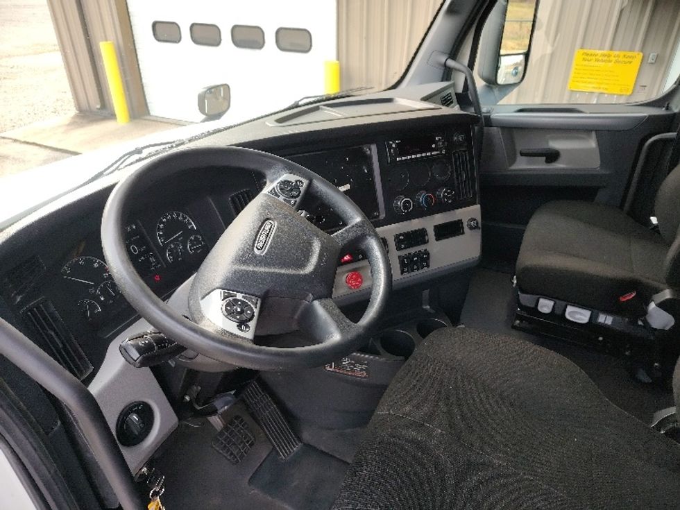 Sleeper Tractor-Heavy Duty Tractors-Freightliner-2022-T12664ST-Lebanon-MO-412,925\n\t\tmiles-$ 78,000 - Image 10