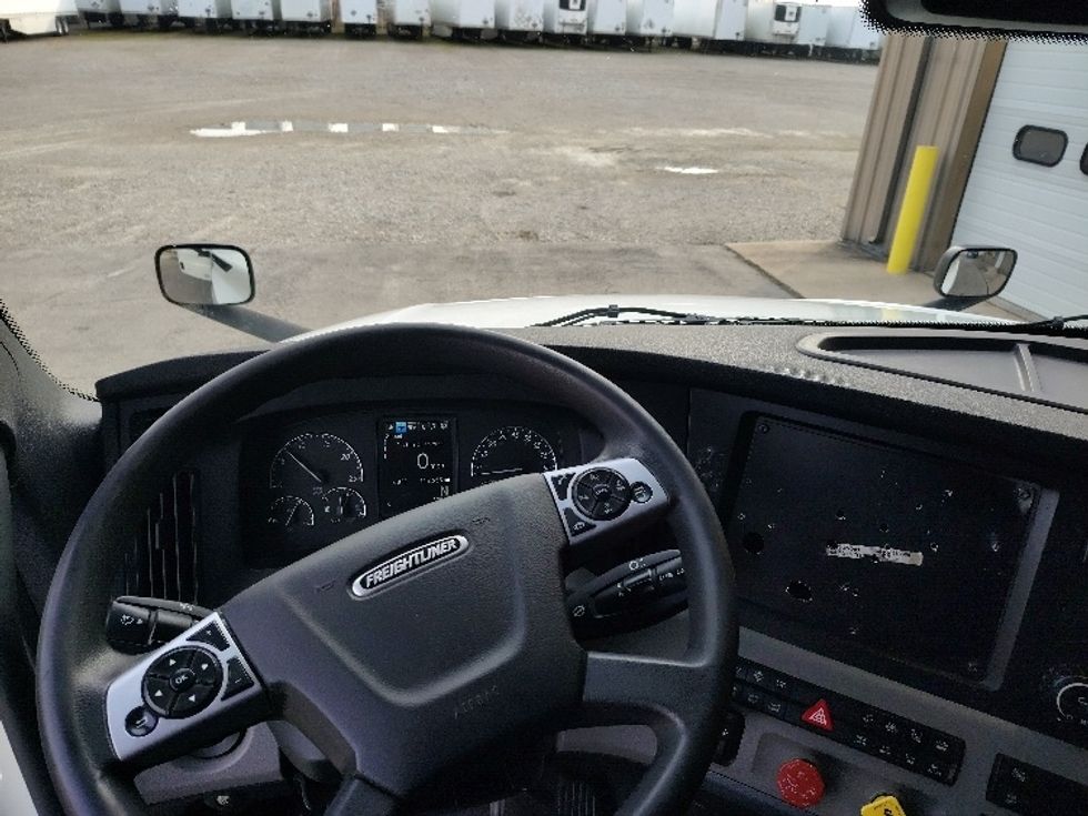 Sleeper Tractor-Heavy Duty Tractors-Freightliner-2022-T12664ST-Lebanon-MO-412,925\n\t\tmiles-$ 78,000 - Image 11