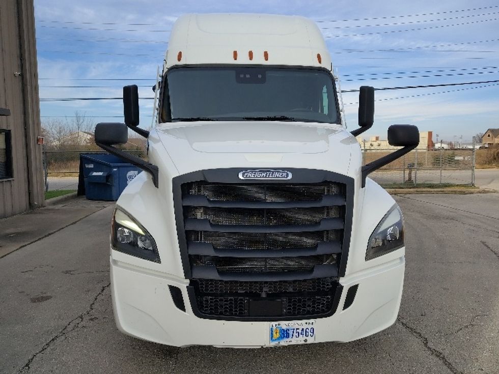 Sleeper Tractor-Heavy Duty Tractors-Freightliner-2022-T12664ST-Lebanon-MO-412,925\n\t\tmiles-$ 78,000 - Image 2