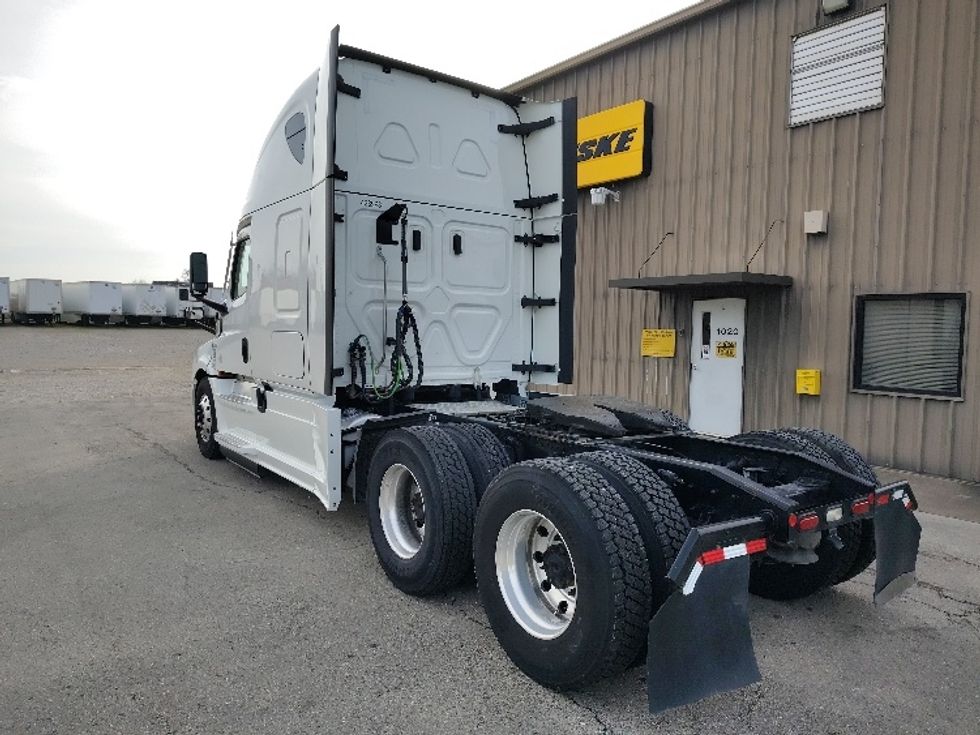 Sleeper Tractor-Heavy Duty Tractors-Freightliner-2022-T12664ST-Lebanon-MO-412,925\n\t\tmiles-$ 78,000 - Image 5