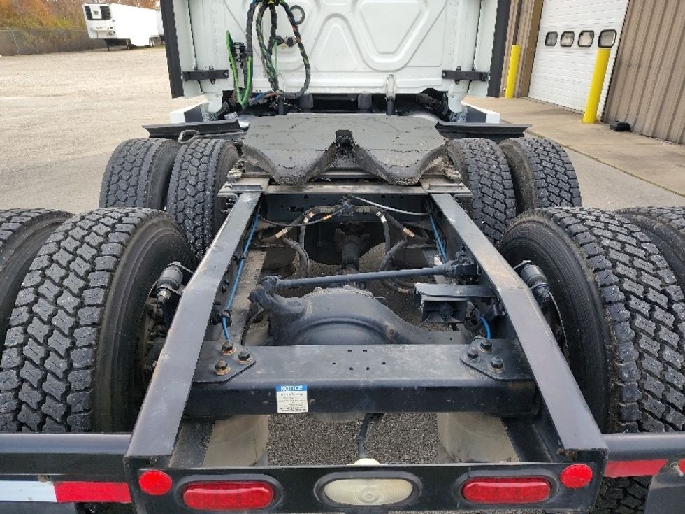 Sleeper Tractor-Heavy Duty Tractors-Freightliner-2022-T12664ST-Lebanon-MO-412,925\n\t\tmiles-$ 78,000 - Image 6