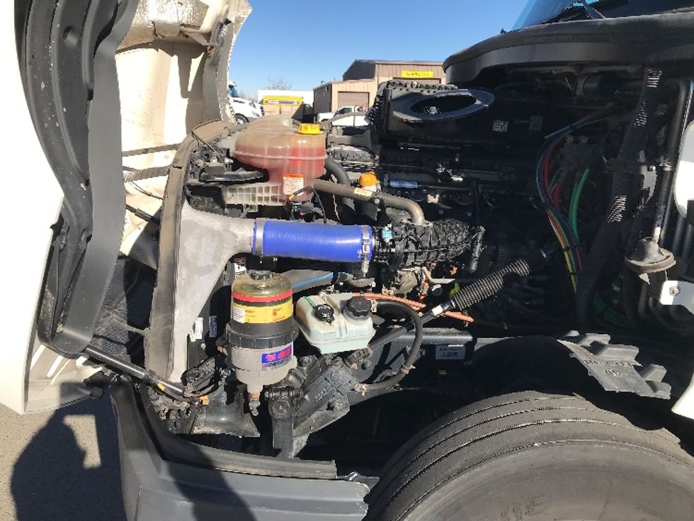 Sleeper Tractor-Heavy Duty Tractors-Freightliner-2022-T12664ST-Lexington-KY-390,626\n\t\tmiles-$ 75,500 - Image 21