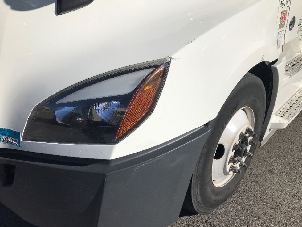 Sleeper Tractor-Heavy Duty Tractors-Freightliner-2022-T12664ST-Lexington-KY-390,626\n\t\tmiles-$ 75,500 - Image 23