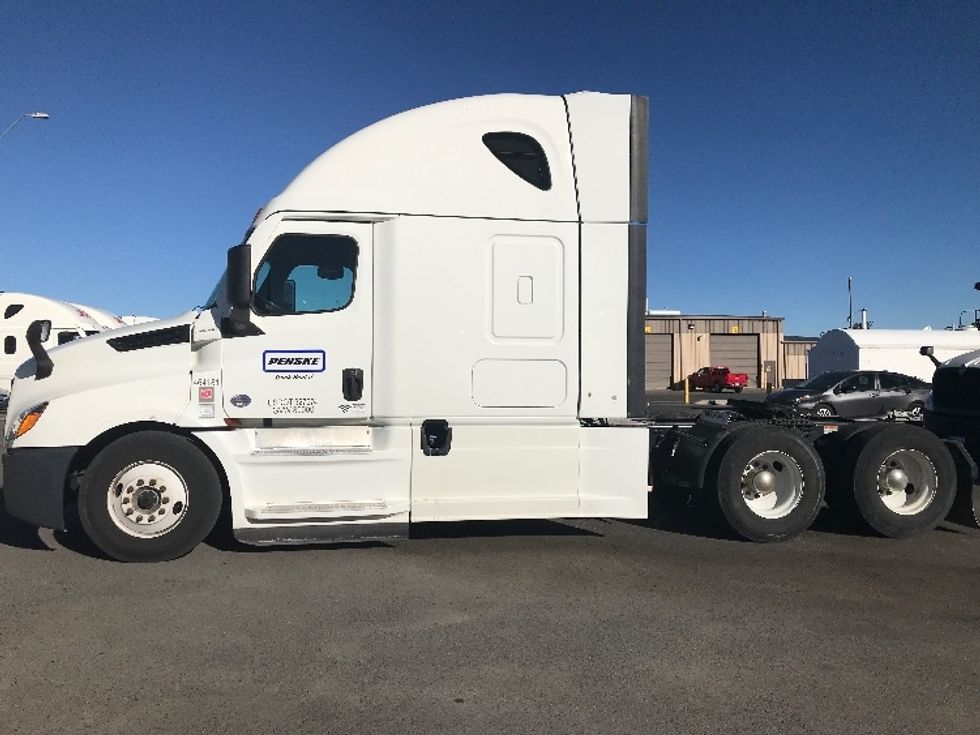 Sleeper Tractor-Heavy Duty Tractors-Freightliner-2022-T12664ST-Lexington-KY-390,626\n\t\tmiles-$ 75,500 - Image 4