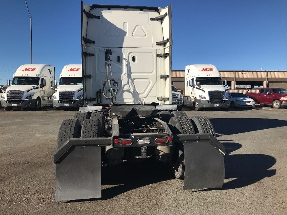 Sleeper Tractor-Heavy Duty Tractors-Freightliner-2022-T12664ST-Lexington-KY-390,626\n\t\tmiles-$ 75,500 - Image 6