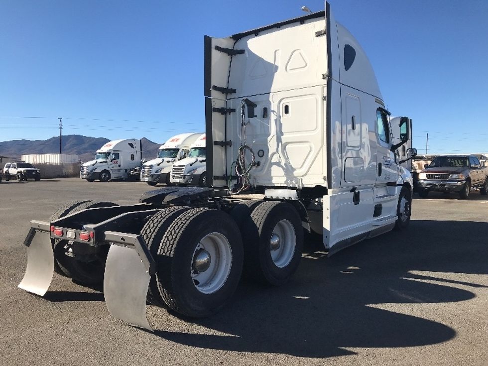 Sleeper Tractor-Heavy Duty Tractors-Freightliner-2022-T12664ST-Lexington-KY-390,626\n\t\tmiles-$ 75,500 - Image 7