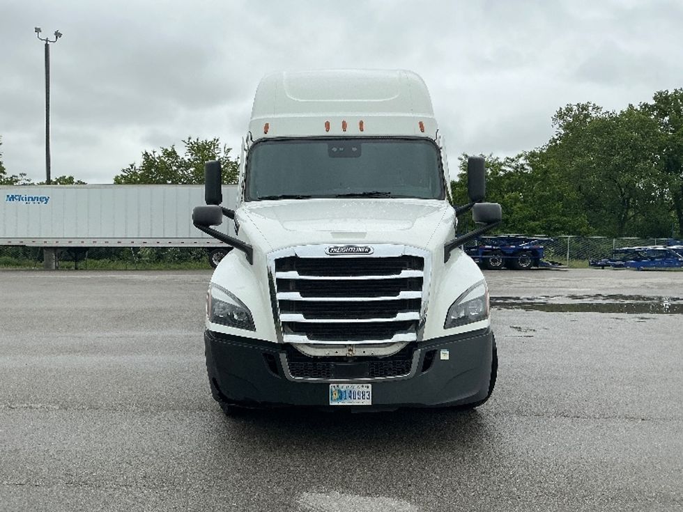 Sleeper Tractor-Heavy Duty Tractors-Freightliner-2022-T12664ST-Lexington-KY-410,657\n\t\tmiles-$ 79,000 - Image 2