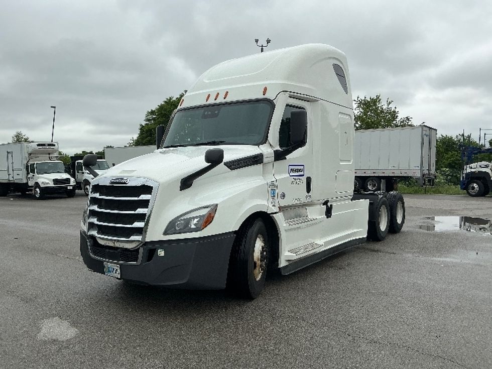 Sleeper Tractor-Heavy Duty Tractors-Freightliner-2022-T12664ST-Lexington-KY-410,657\n\t\tmiles-$ 79,000 - Image 3