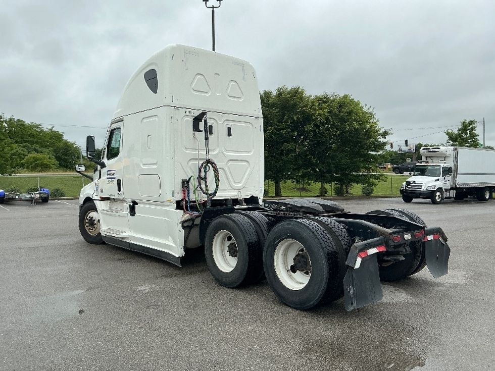 Sleeper Tractor-Heavy Duty Tractors-Freightliner-2022-T12664ST-Lexington-KY-410,657\n\t\tmiles-$ 79,000 - Image 5