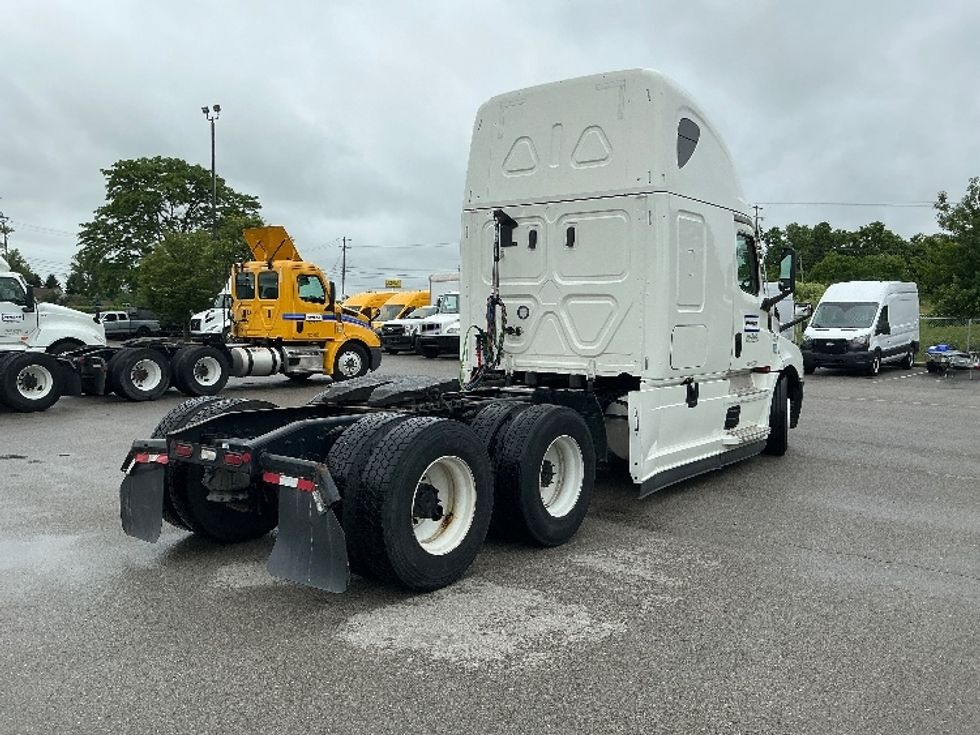 Sleeper Tractor-Heavy Duty Tractors-Freightliner-2022-T12664ST-Lexington-KY-410,657\n\t\tmiles-$ 79,000 - Image 7