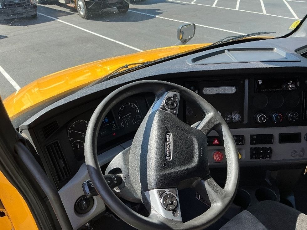 Sleeper Tractor-Heavy Duty Tractors-Freightliner-2022-T12664ST-Lexington-KY-541,929\n\t\tmiles-$ 60,500 - Image 10